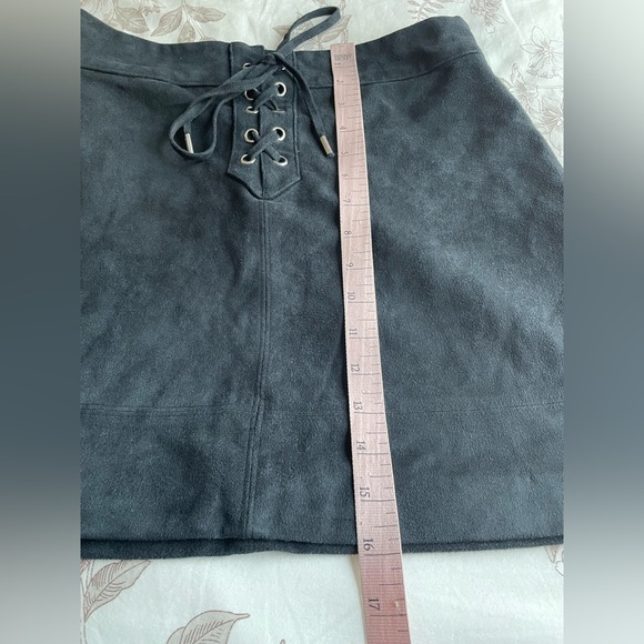 Abercrombie Black Faux Suede Lace Up Mini Skirt 0 Whimsigoth Grunge Witchy Boho - Picture 7 of 8